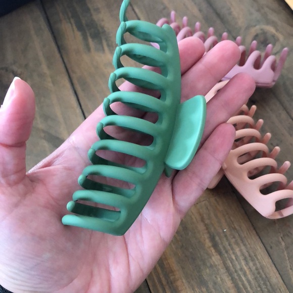 Hair clips - Picture 2 of 4